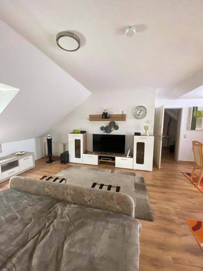 Dachgeschoss Apartment Mit Ausblick Halle  Luaran gambar